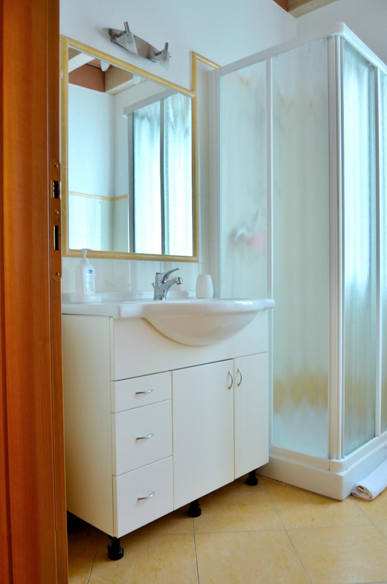 White Garden - Apartment With Access To The Lake Lierna Dış mekan fotoğraf