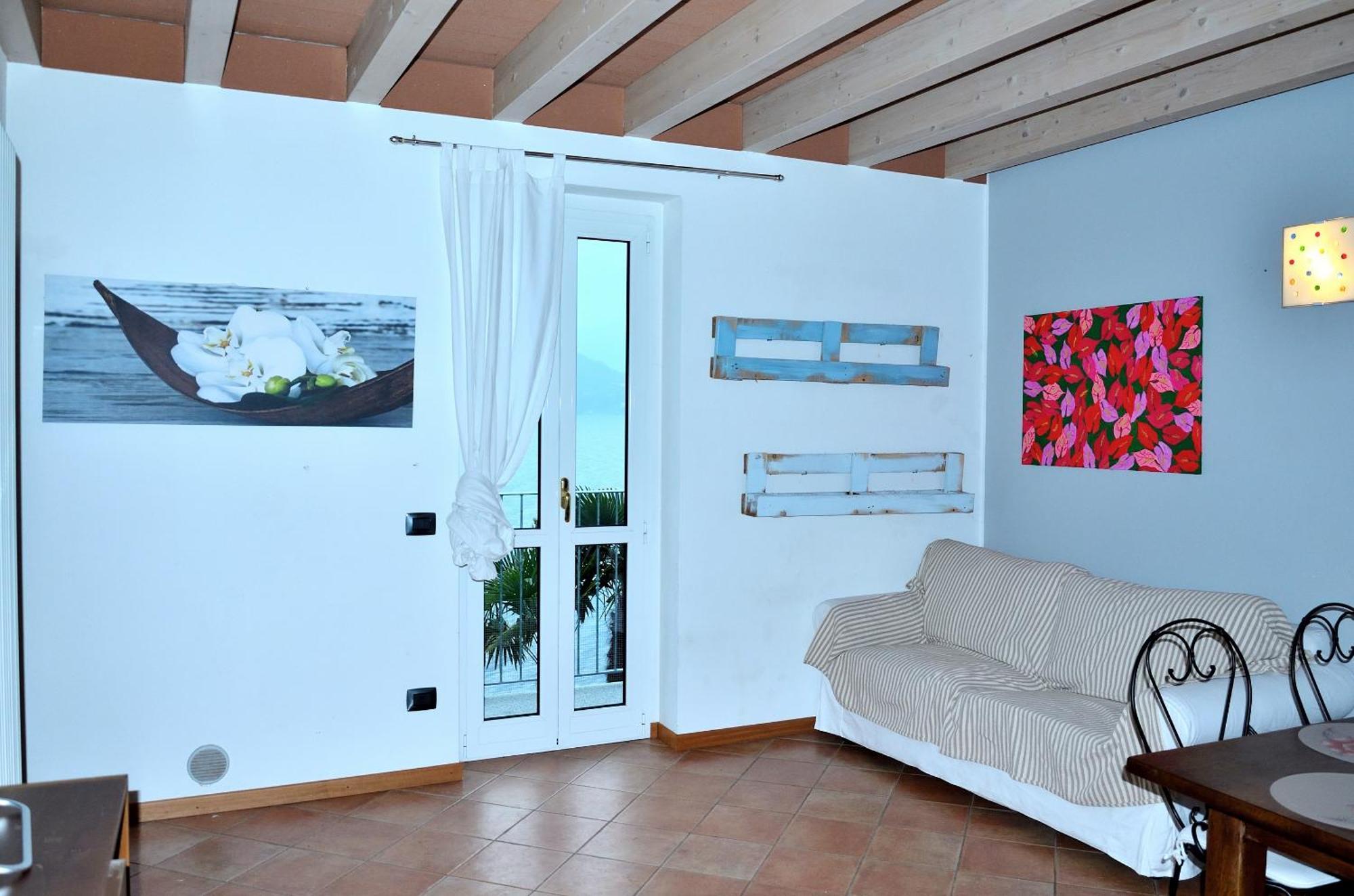White Garden - Apartment With Access To The Lake Lierna Dış mekan fotoğraf